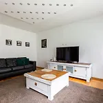 Glowna Spacious By Bookinghost *