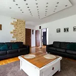 Glowna Spacious By Bookinghost Apartman *