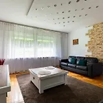 Glowna Spacious By Bookinghost Apartman *