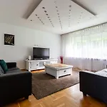 Glowna Spacious By Bookinghost