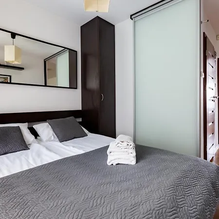 Glowna Spacious By Bookinghost Apartman