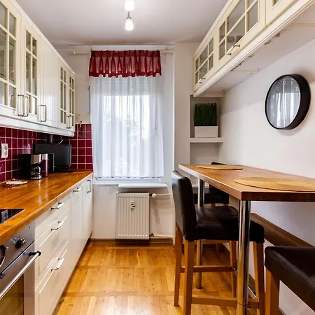 Glowna Spacious By Bookinghost Apartman *