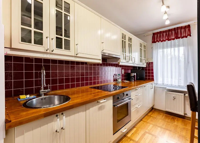 Appartement Glowna Spacious By Bookinghost