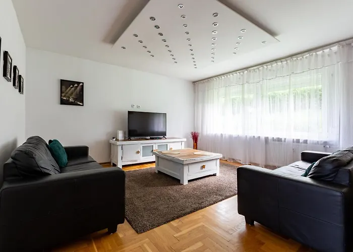 Glowna Spacious By Bookinghost